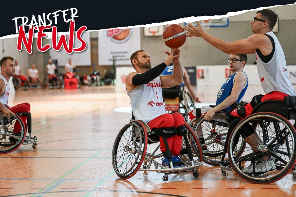 Spielbild von Rollstuhlbasketball auf dem Ball gefangen wird