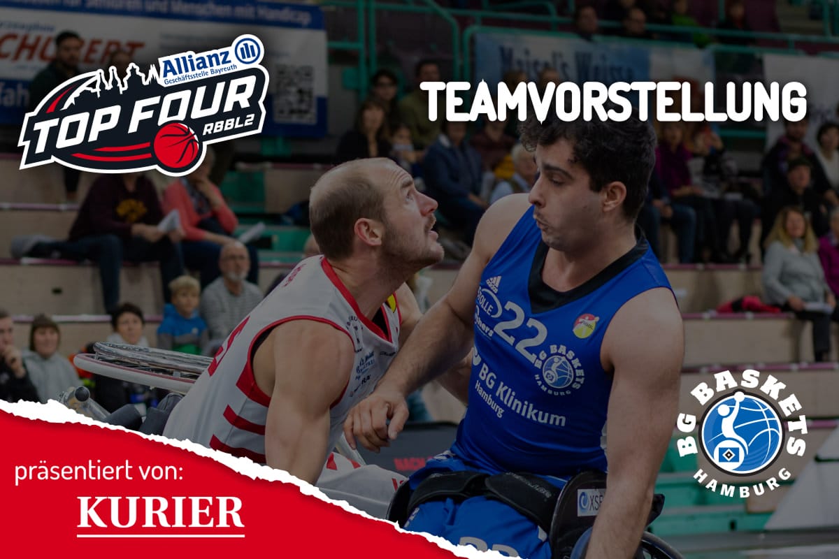 Zweikampf zwischen zwei Basketballspielern mit Tribüne im Hintergrund