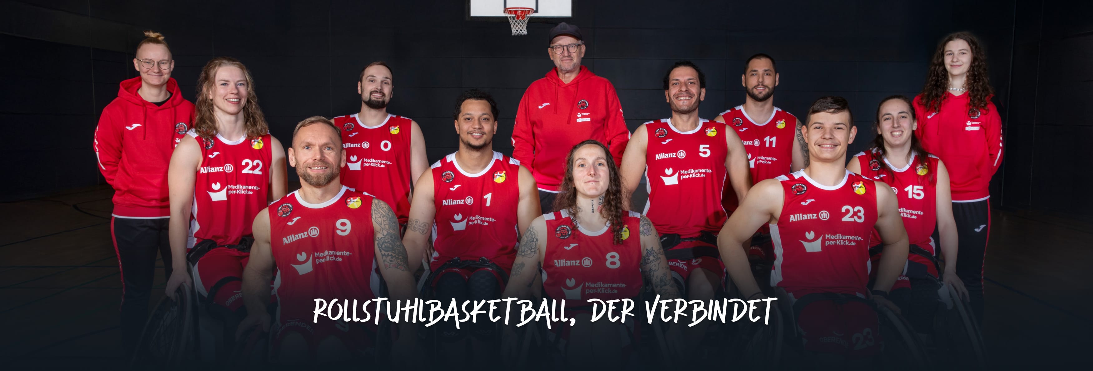 Mannschaftsfoto von RSV Bayreuth mit Spielern, Trainer und Physio in Sporthalle